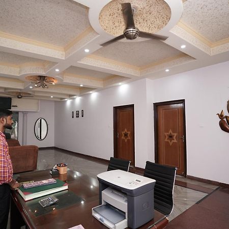 Hotel Lecston @Yashobhoomi Dwarka Sector - 25 Metro Station دلهي المظهر الخارجي الصورة