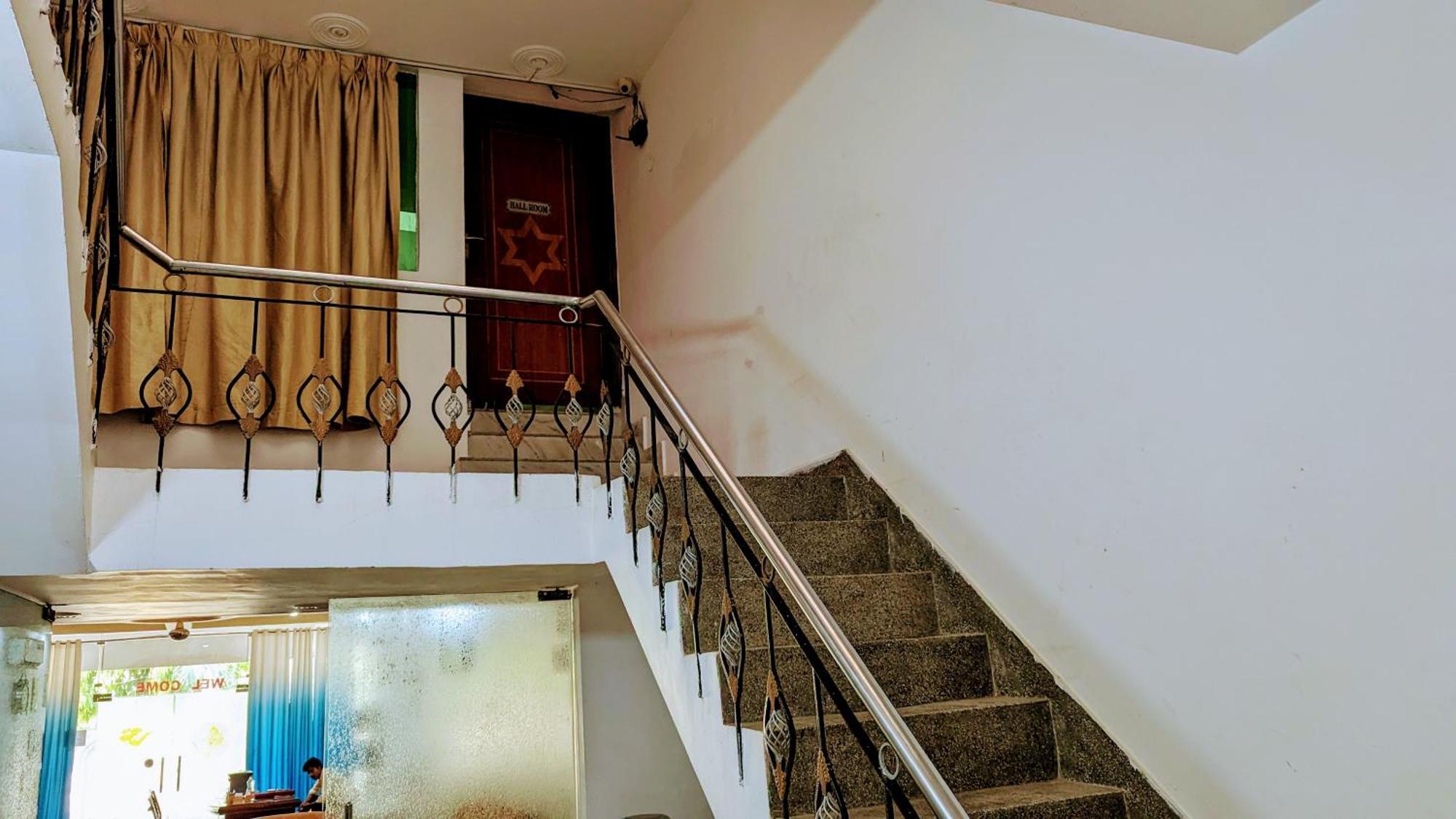 Hotel Lecston @Yashobhoomi Dwarka Sector - 25 Metro Station دلهي المظهر الخارجي الصورة