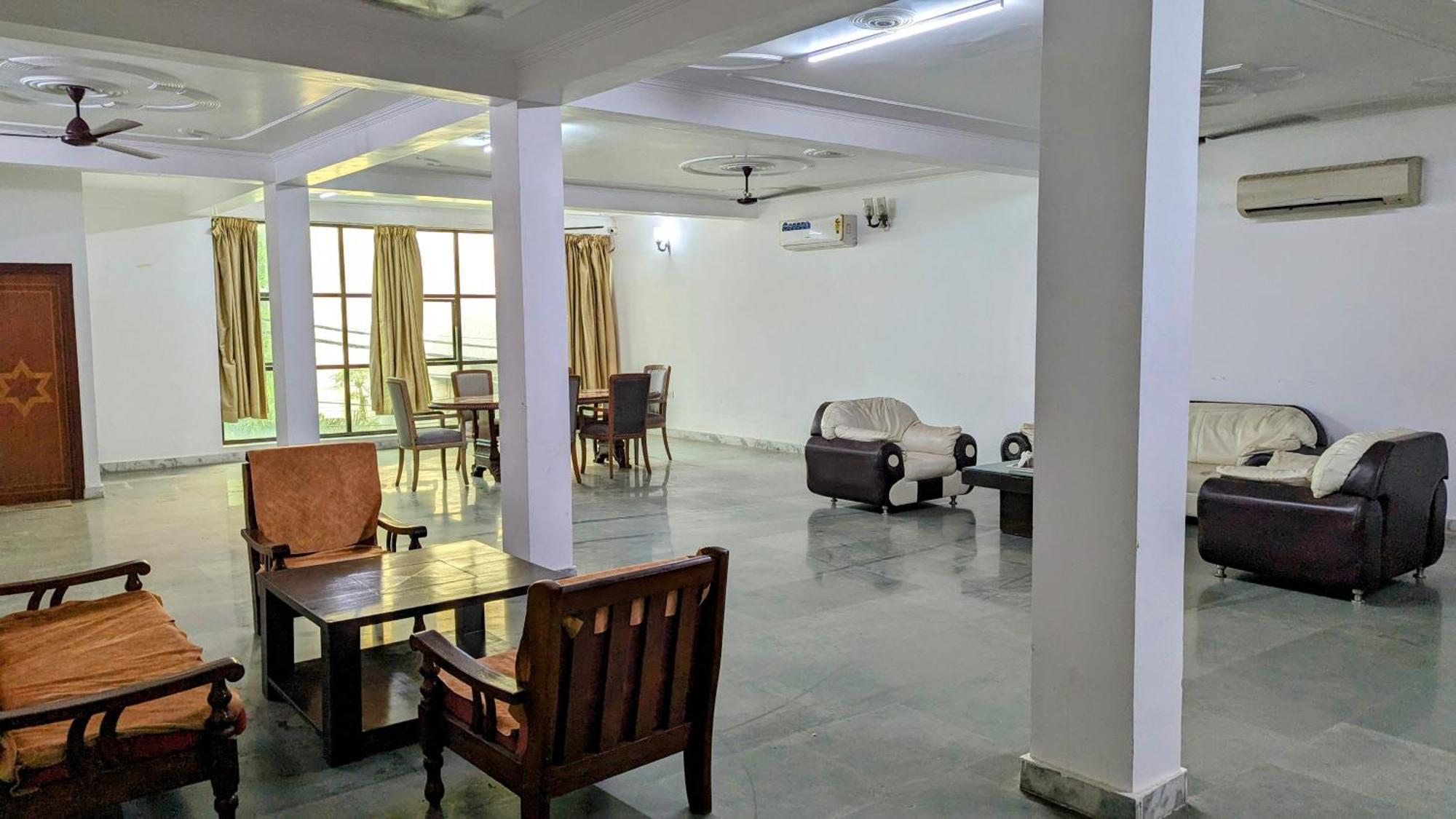 Hotel Lecston @Yashobhoomi Dwarka Sector - 25 Metro Station دلهي المظهر الخارجي الصورة