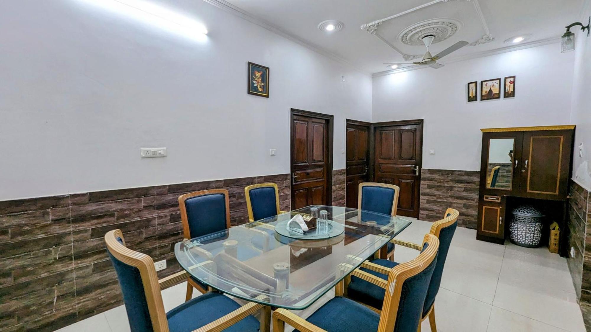 Hotel Lecston @Yashobhoomi Dwarka Sector - 25 Metro Station دلهي المظهر الخارجي الصورة