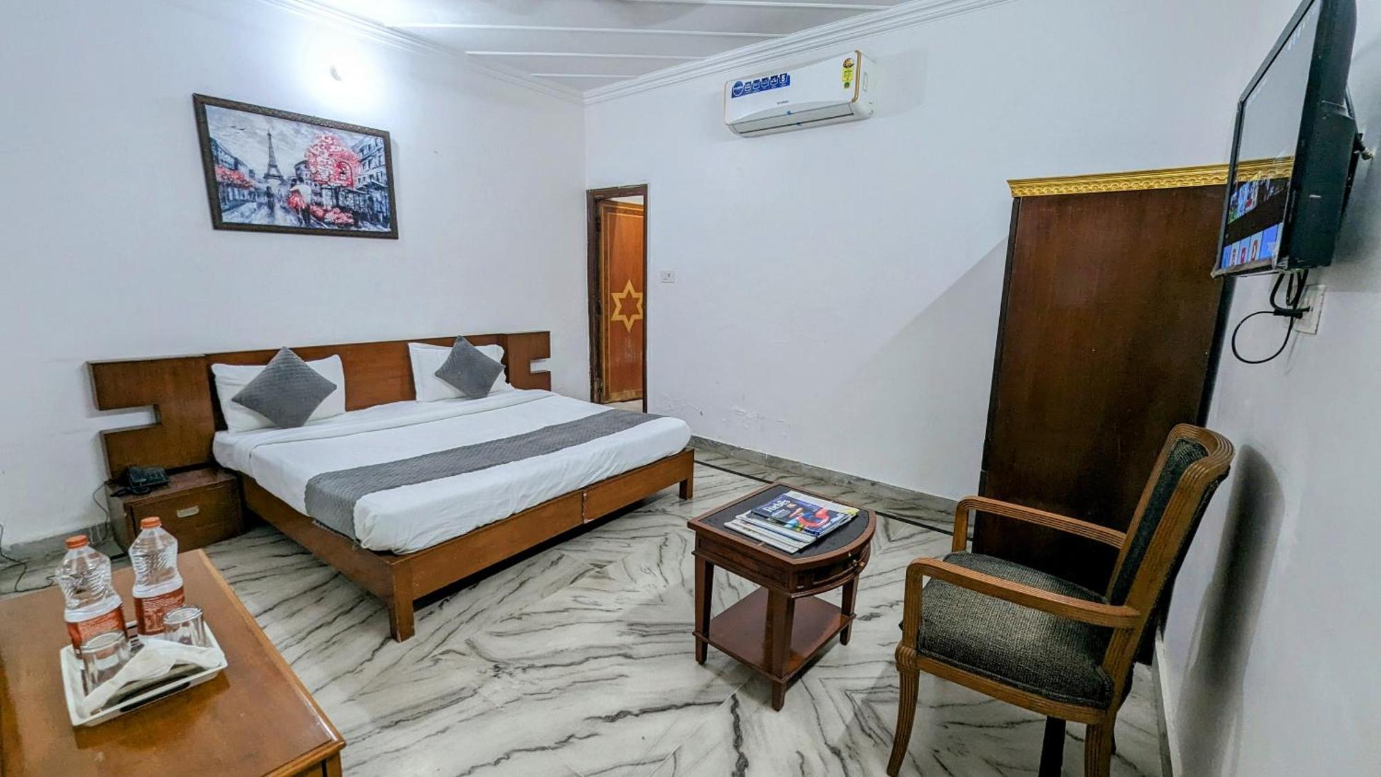 Hotel Lecston @Yashobhoomi Dwarka Sector - 25 Metro Station دلهي المظهر الخارجي الصورة