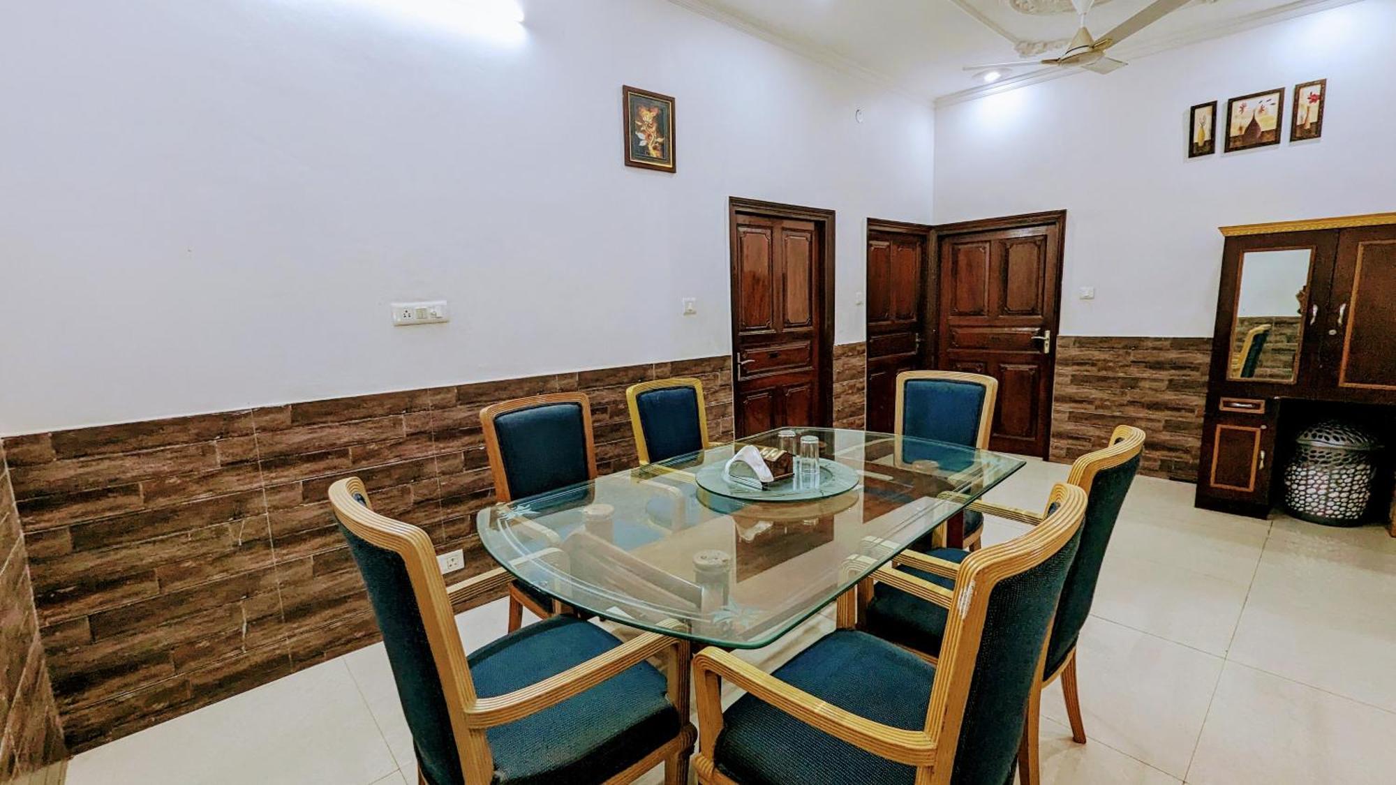 Hotel Lecston @Yashobhoomi Dwarka Sector - 25 Metro Station دلهي المظهر الخارجي الصورة