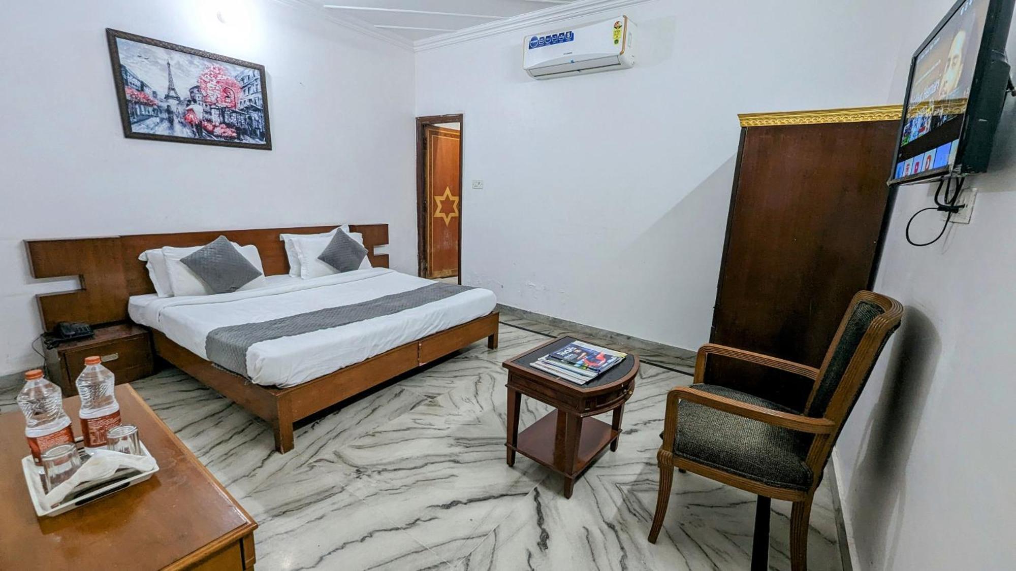 Hotel Lecston @Yashobhoomi Dwarka Sector - 25 Metro Station دلهي المظهر الخارجي الصورة