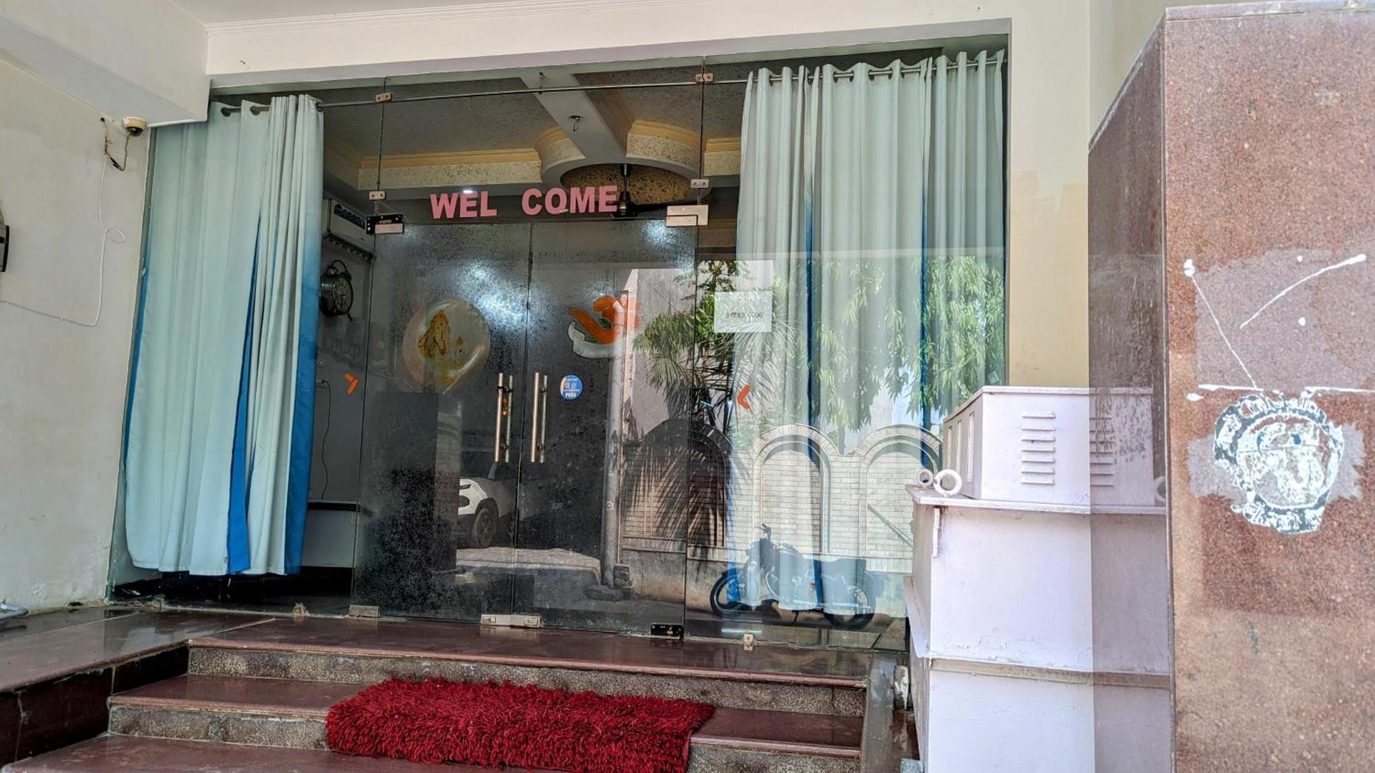 Hotel Lecston @Yashobhoomi Dwarka Sector - 25 Metro Station دلهي المظهر الخارجي الصورة