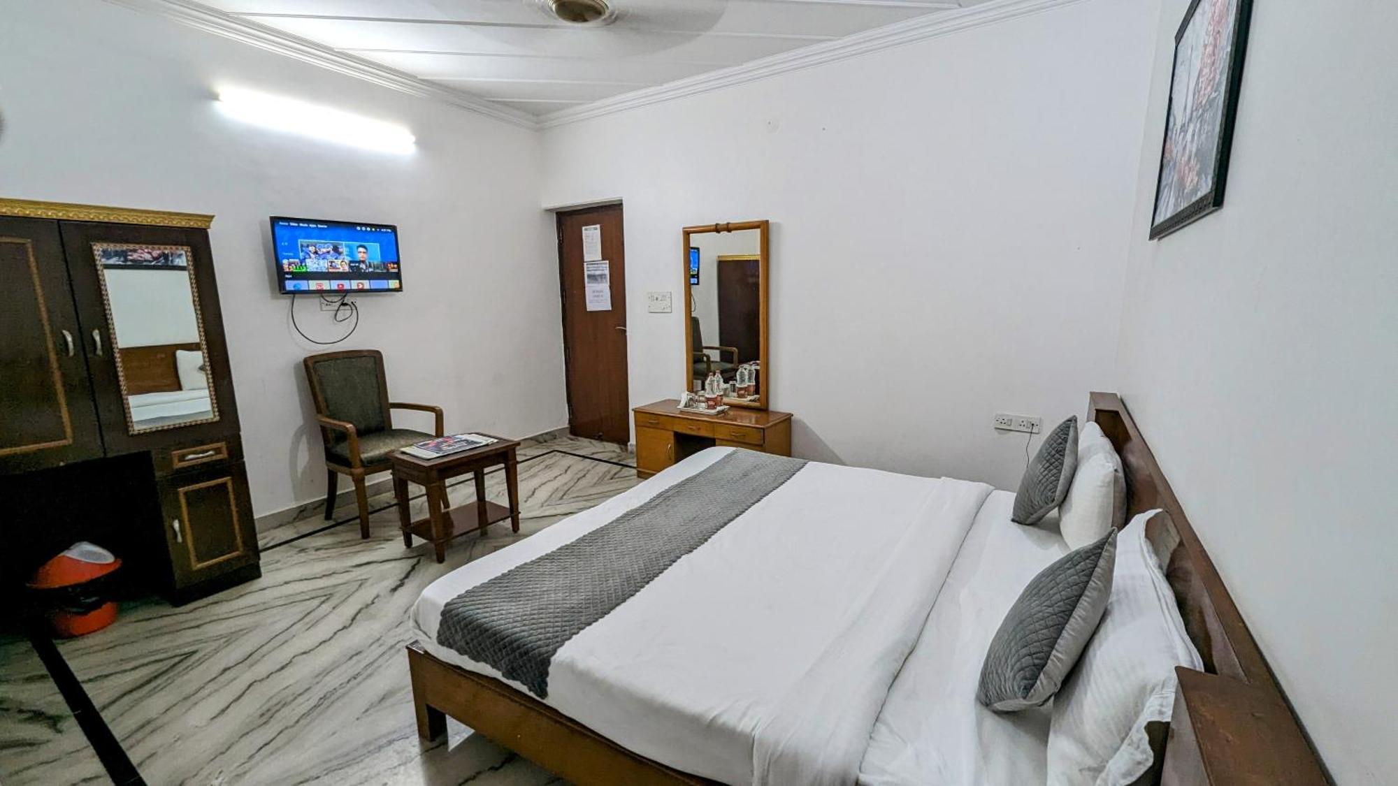 Hotel Lecston @Yashobhoomi Dwarka Sector - 25 Metro Station دلهي المظهر الخارجي الصورة