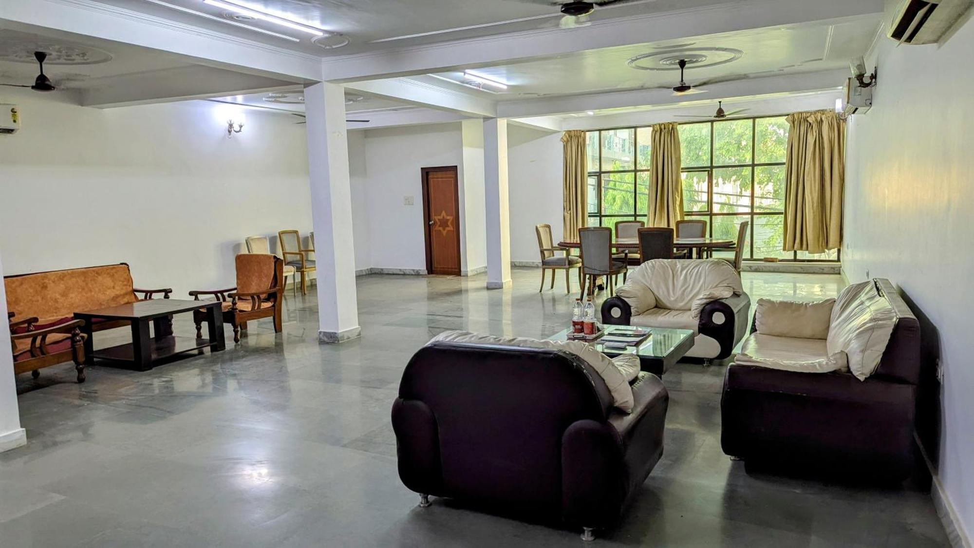 Hotel Lecston @Yashobhoomi Dwarka Sector - 25 Metro Station دلهي المظهر الخارجي الصورة
