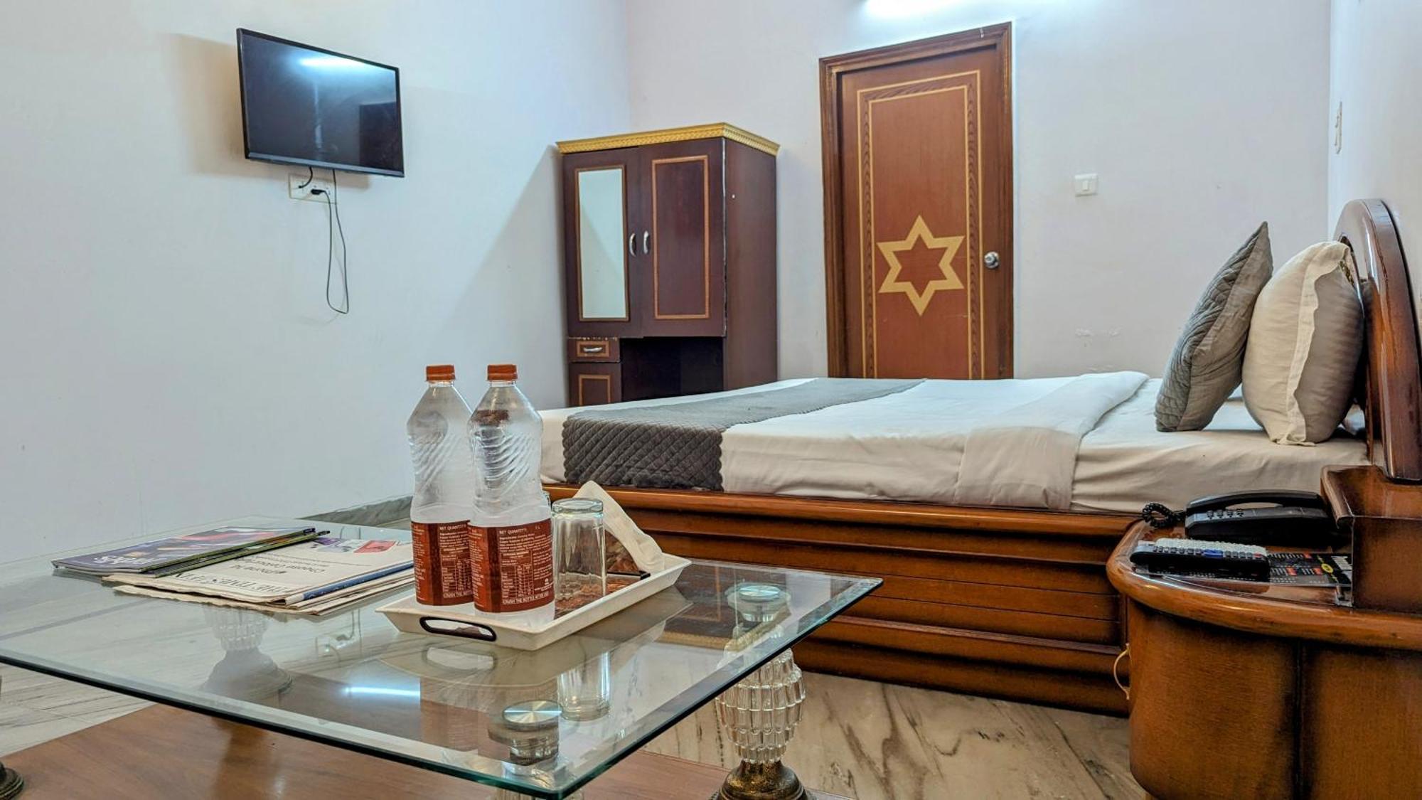 Hotel Lecston @Yashobhoomi Dwarka Sector - 25 Metro Station دلهي المظهر الخارجي الصورة