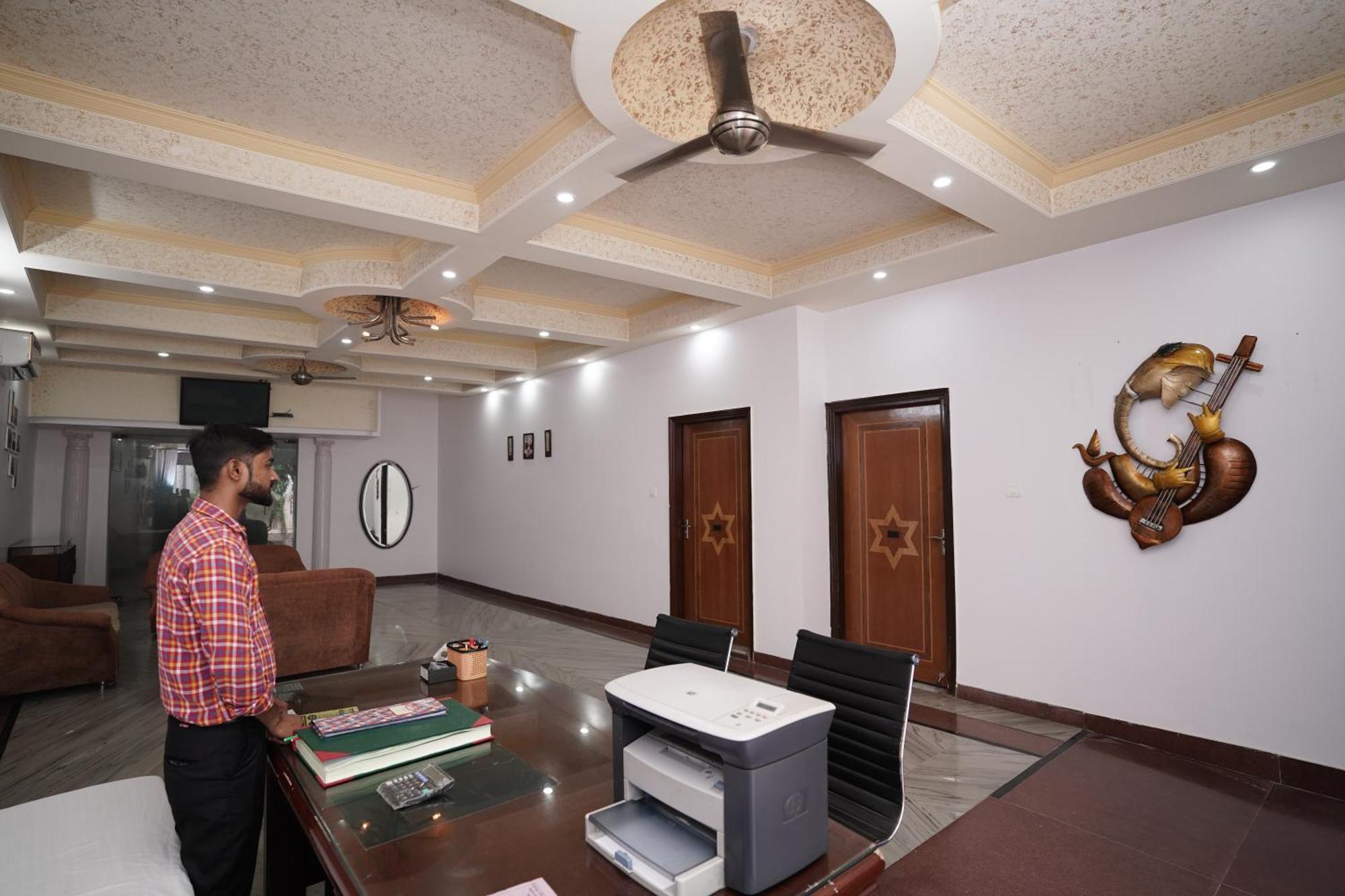 Hotel Lecston @Yashobhoomi Dwarka Sector - 25 Metro Station دلهي المظهر الخارجي الصورة