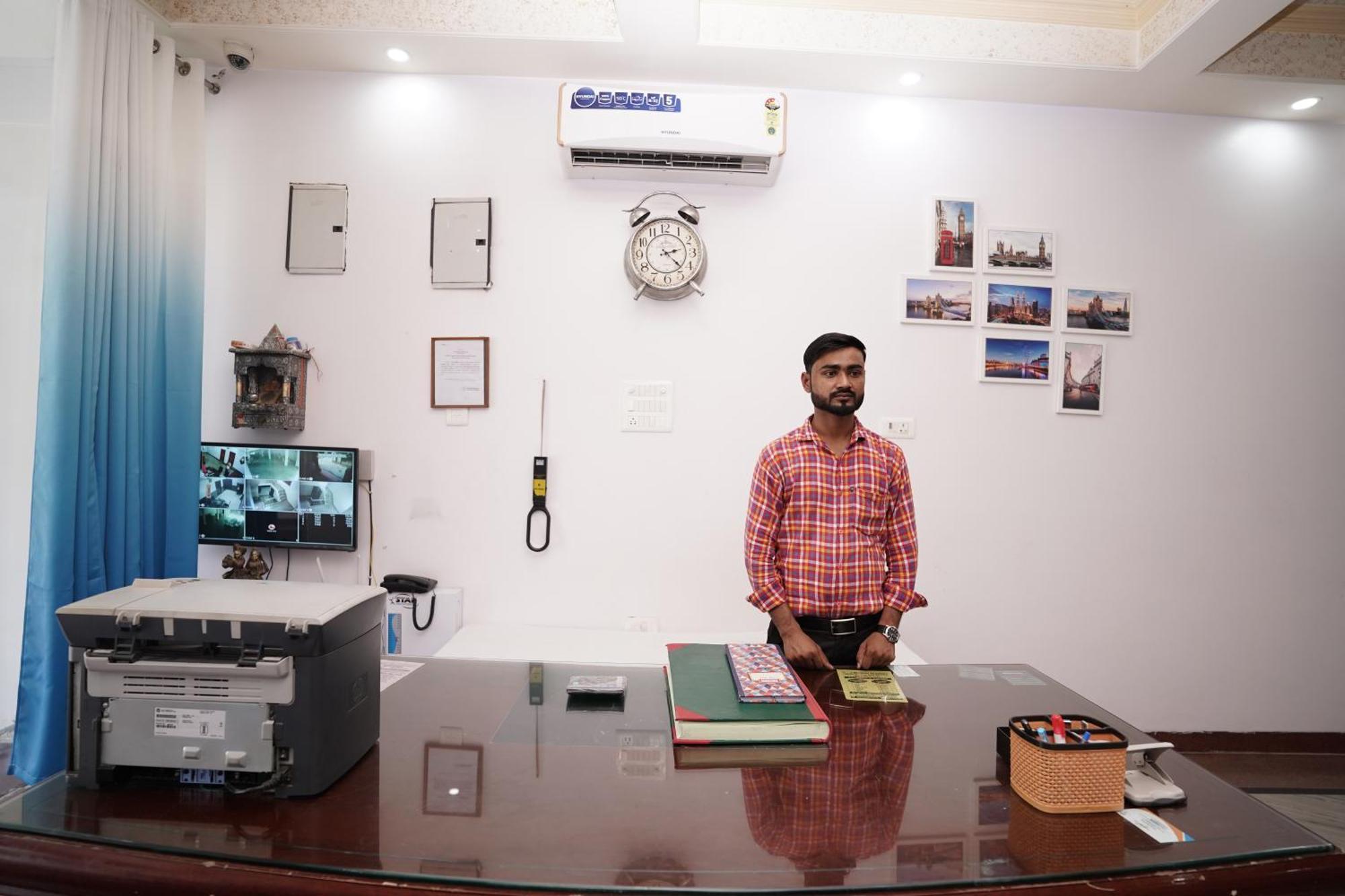 Hotel Lecston @Yashobhoomi Dwarka Sector - 25 Metro Station دلهي المظهر الخارجي الصورة