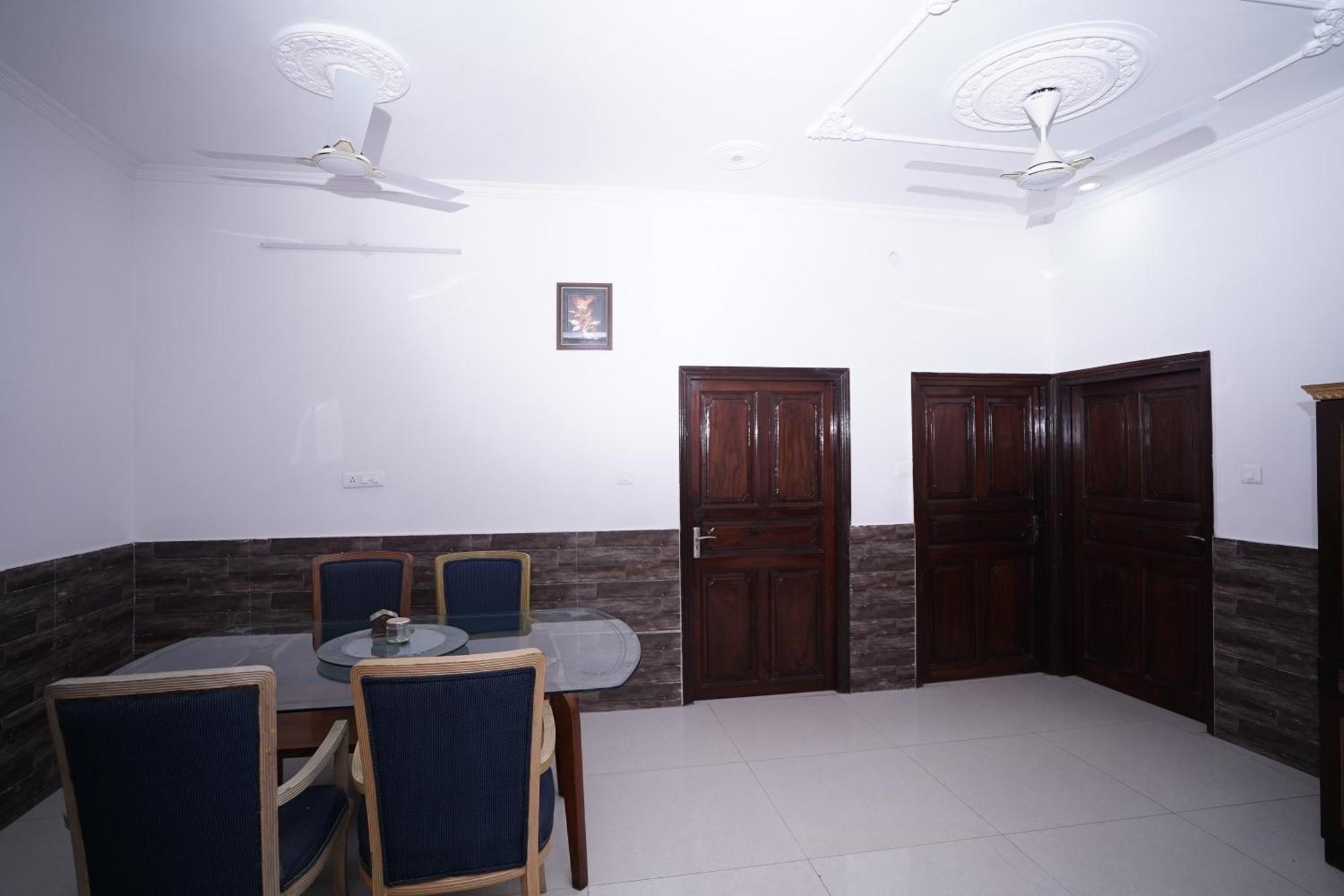 Hotel Lecston @Yashobhoomi Dwarka Sector - 25 Metro Station دلهي المظهر الخارجي الصورة