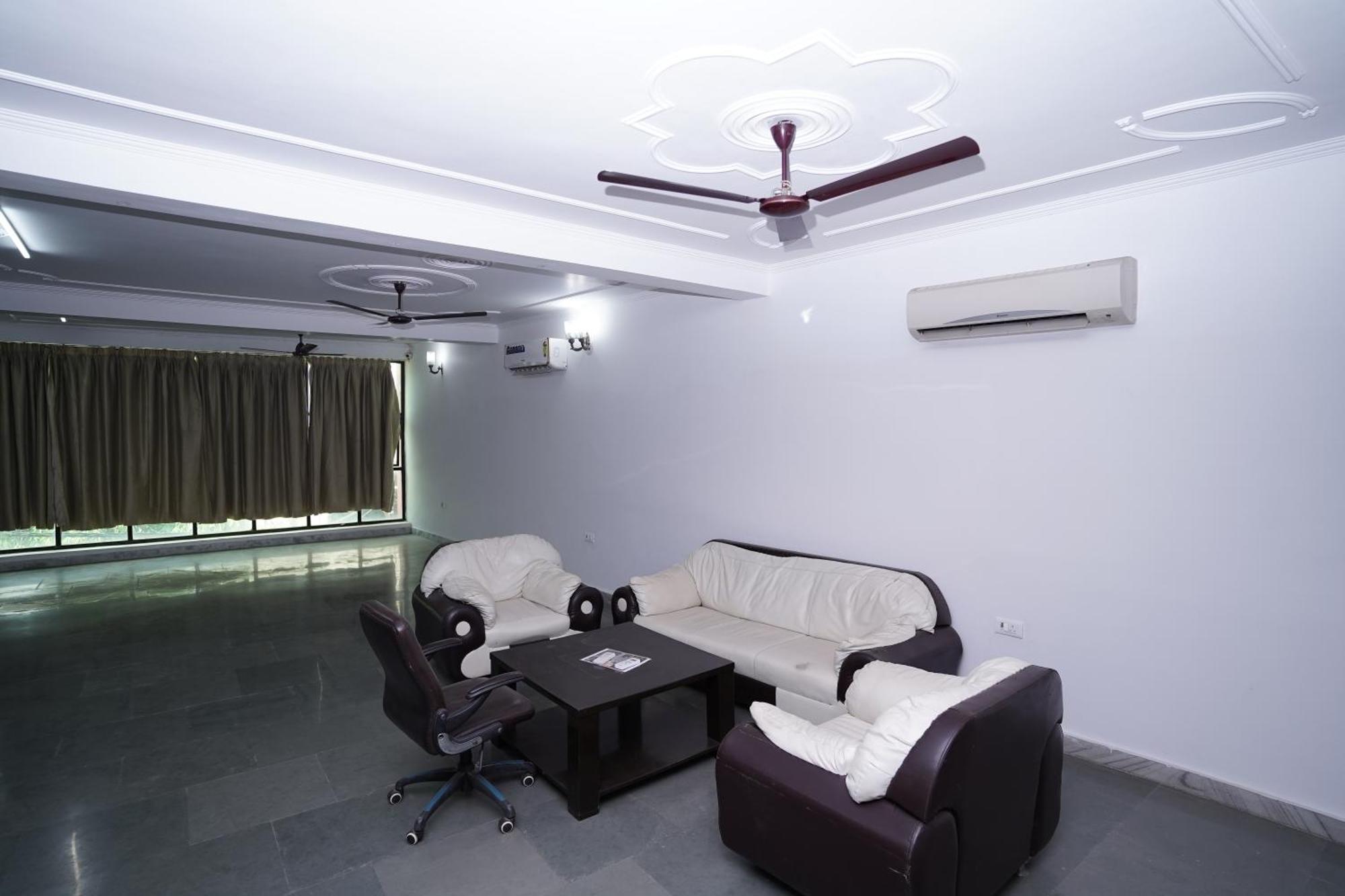 Hotel Lecston @Yashobhoomi Dwarka Sector - 25 Metro Station دلهي المظهر الخارجي الصورة