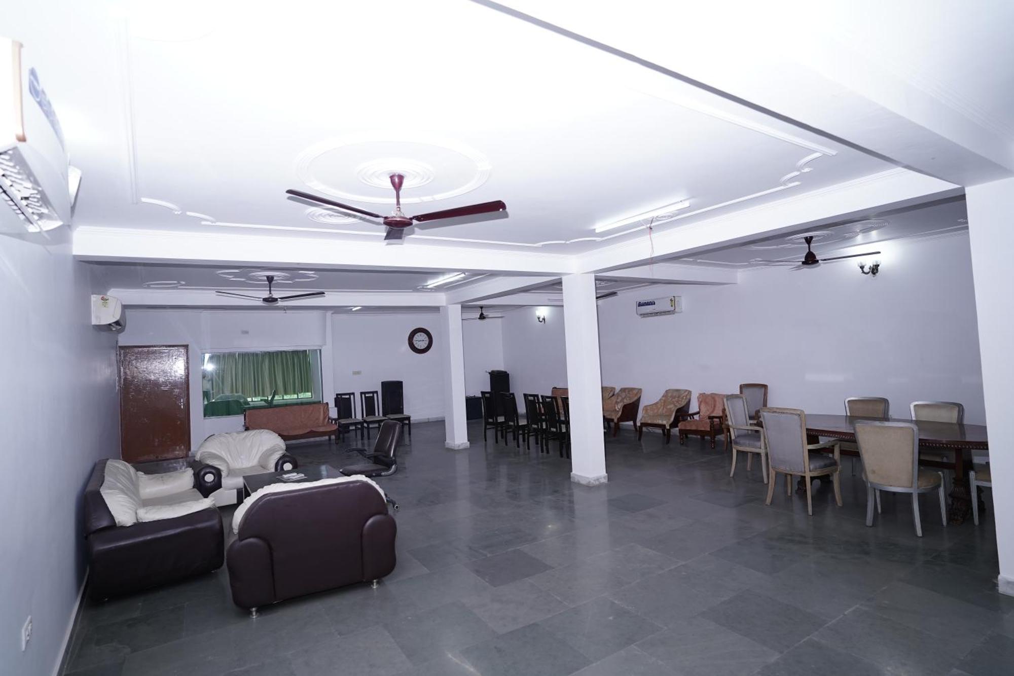 Hotel Lecston @Yashobhoomi Dwarka Sector - 25 Metro Station دلهي المظهر الخارجي الصورة